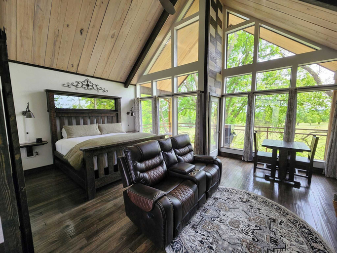 Bedroom 3, Fairway Treehouses, Carroll