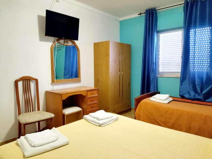Bedroom 2, Nefama Pensao, Ourique