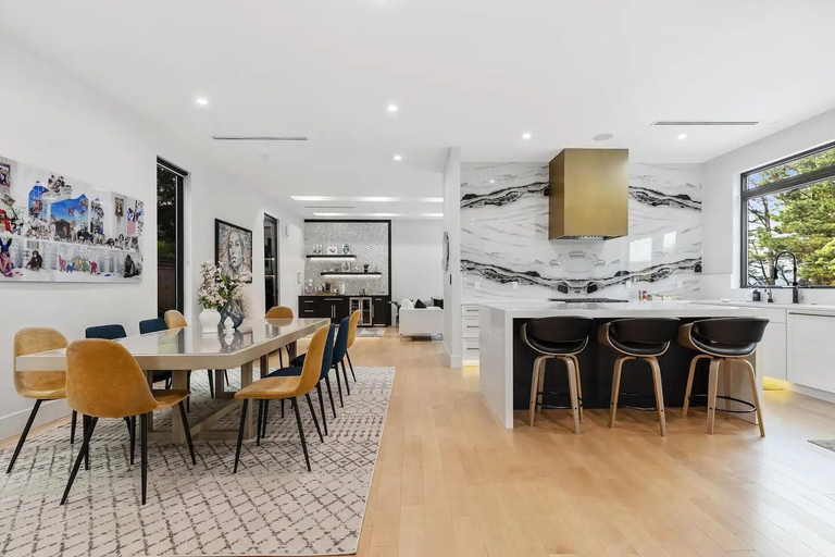 Food & Drinks 5, Luxury Clarendon 4-BR Homestay - McVeigh, Arlington