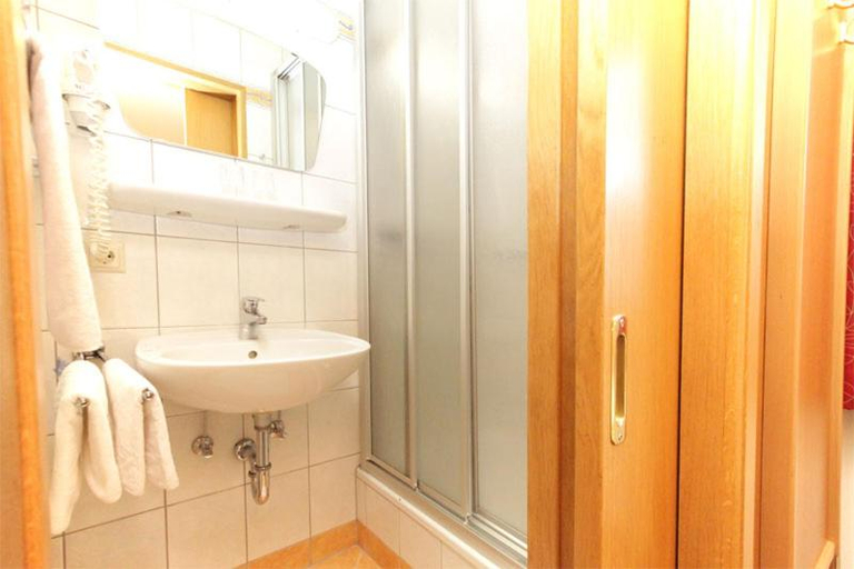 Bathroom 3, Hotel Mitterer, Zell am See