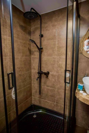Bathroom 4, Woodpecker Georgia, Batumi