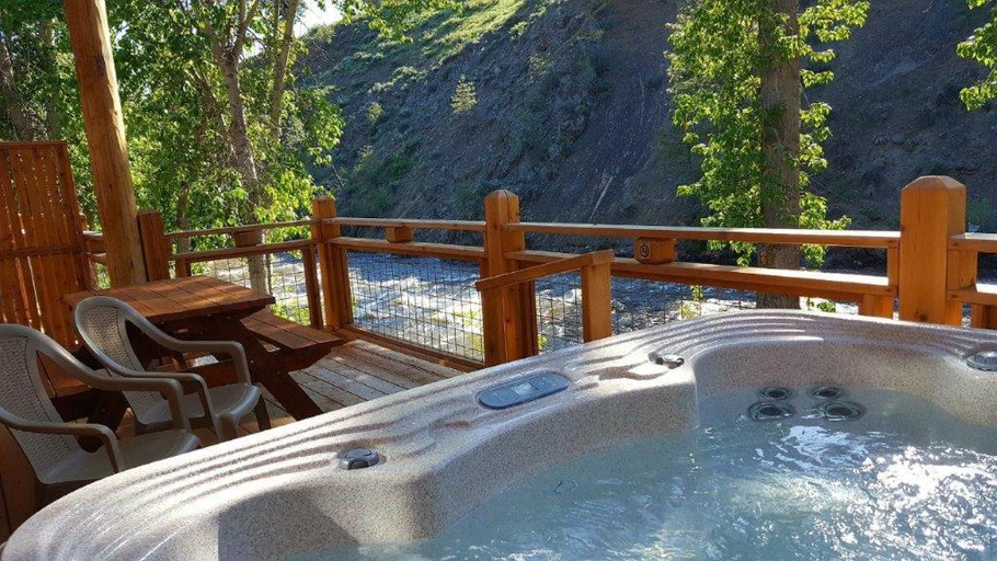 Sport & Beauty 2, River's Edge Resort, Okanogan