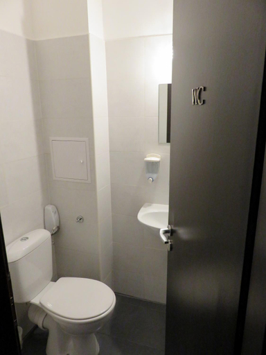 Bathroom 2, Like Home Guest Rooms, Stolichna