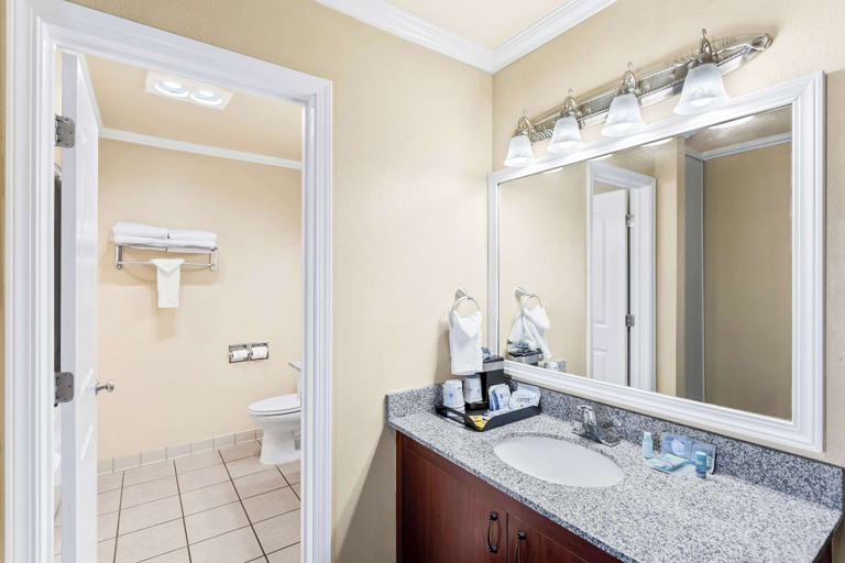 Bathroom 5, Best Western Miner's Inn, Siskiyou