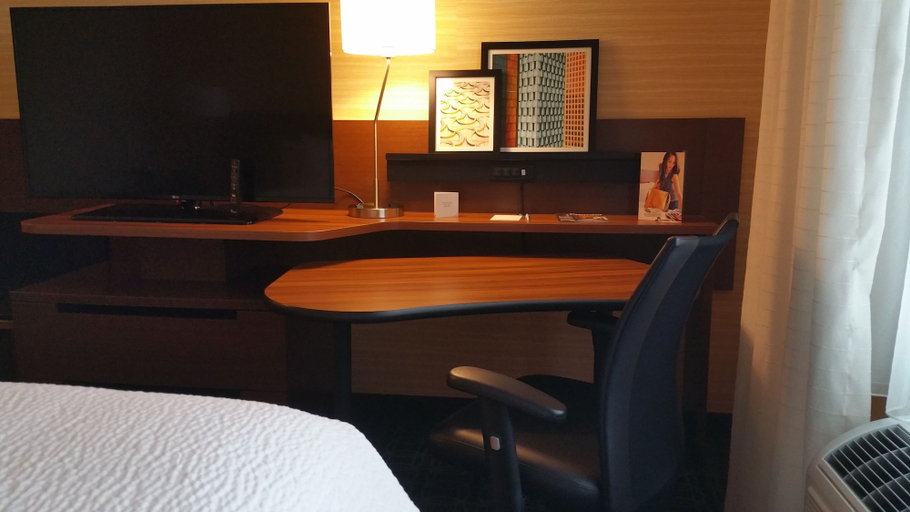 Bedroom 3, Fairfield Inn & Suites by Marriott Eau Claire Chippewa Falls, Eau Claire
