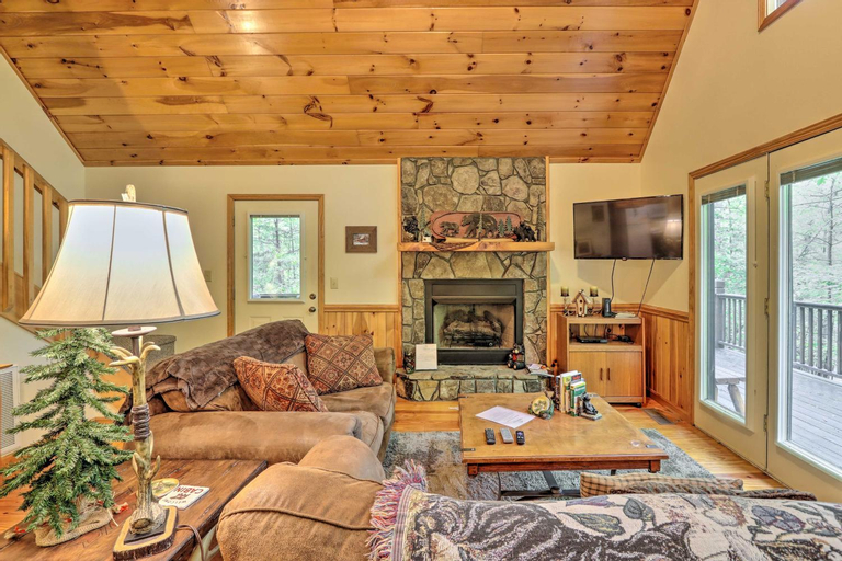 Others 4, Whittlers Mountain Escape with Fireplace!, Cherokee