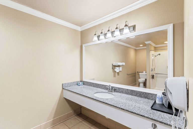 Bathroom 5, Best Western Miner's Inn, Siskiyou