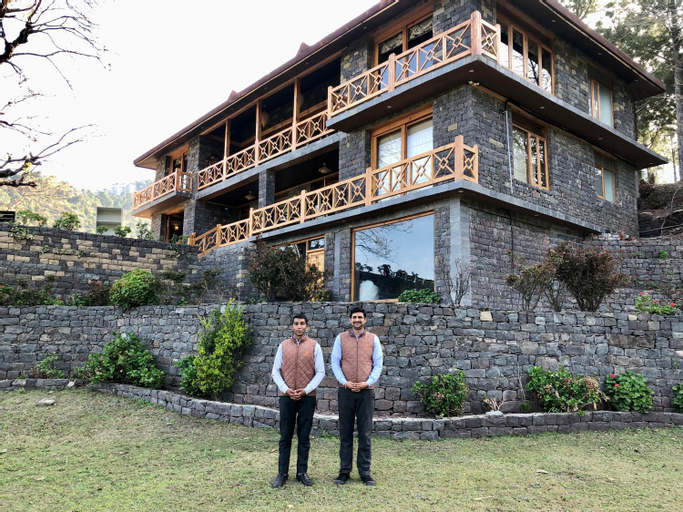 Exterior & Views