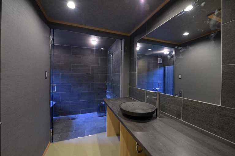 Bathroom 3, Inari Ohan, Kyoto