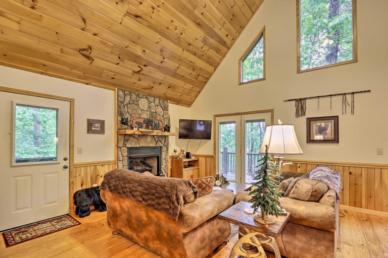 Others 5, Whittlers Mountain Escape with Fireplace!, Cherokee