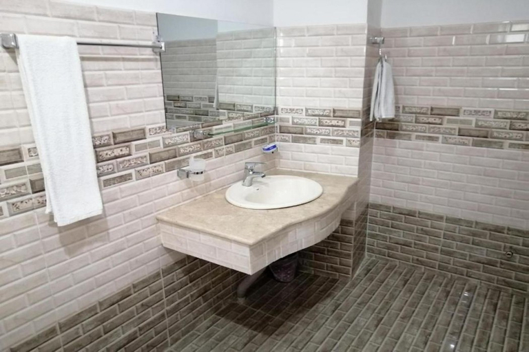 Bathroom, Hotel Crown Inn, Multan