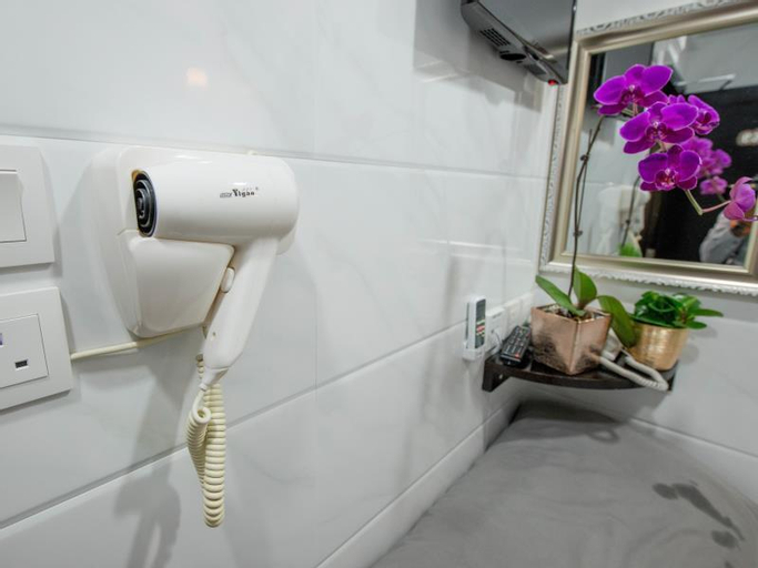 Bathroom 12
