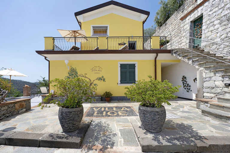 Exterior 12
