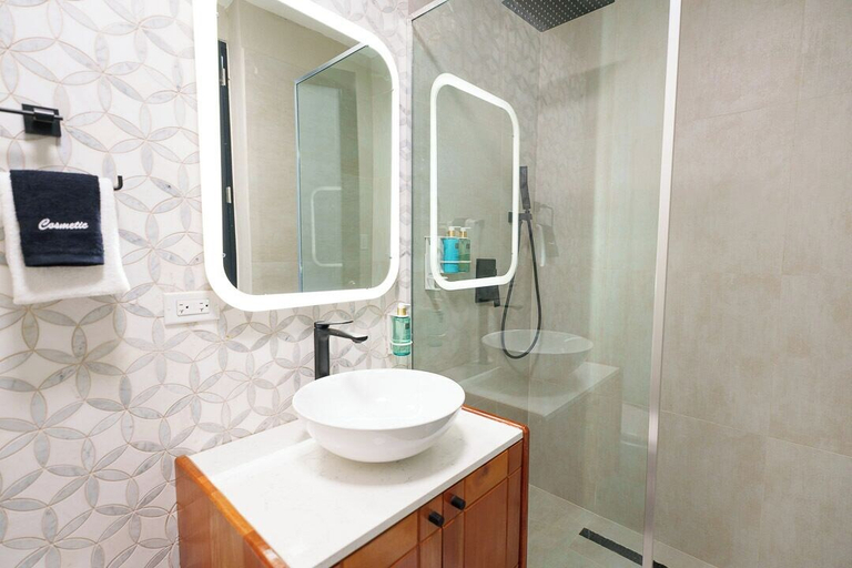 Bathroom 4, The Oliver Hotel