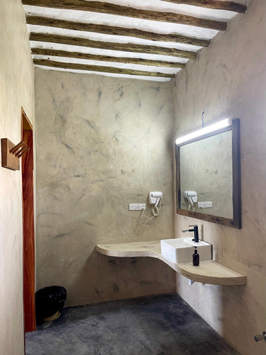 Bathroom 2, Chunga Changa, Kaskazini 'A'