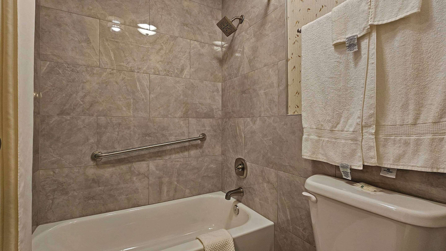 Bathroom 4, Quality Inn Ennis, Ellis