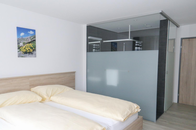 Bedroom 3, Hotel Traube Garni, Aarau