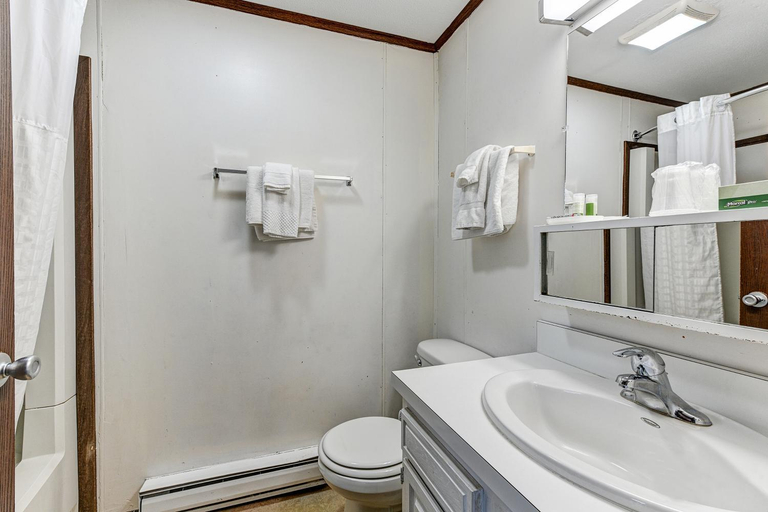 Bathroom 3, The Inn at Lewes, Sussex