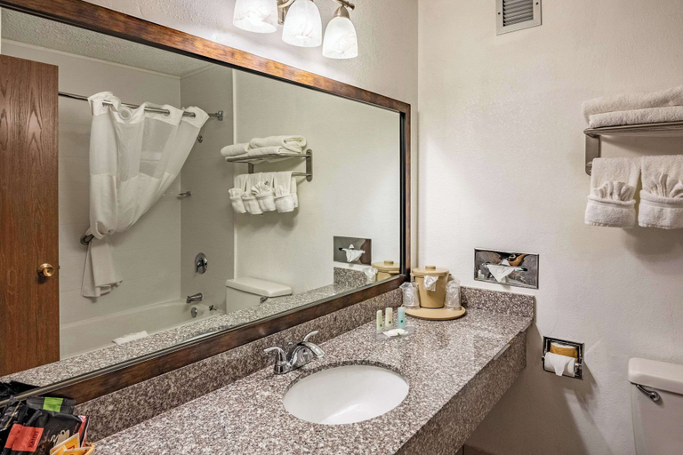 Bathroom 4, Quality Inn Trinidad, Las Animas