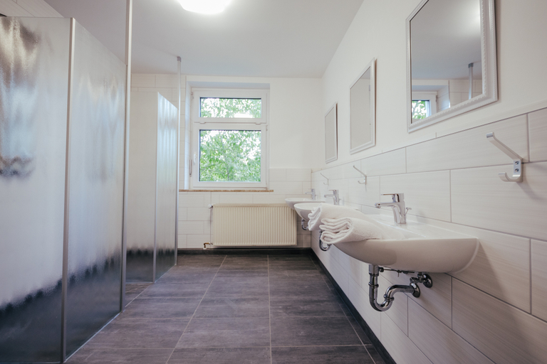 Bathroom 5, Wandery Hostel Dessau, Dessau-Roßlau