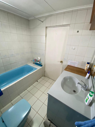 Others 5, Karol Hostal, Magallanes