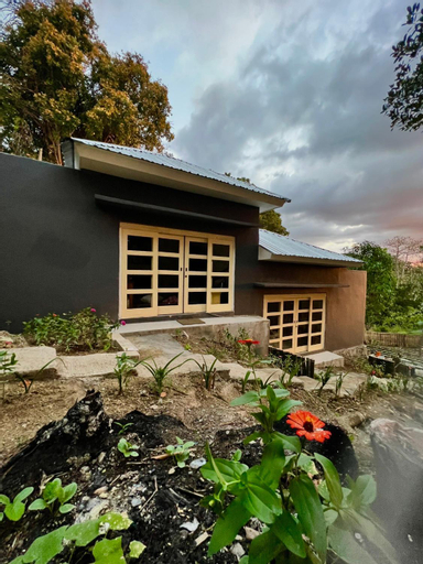 Exterior 1