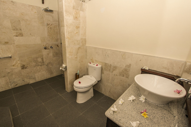 Bathroom 3, Rinjani Lodge, Lombok