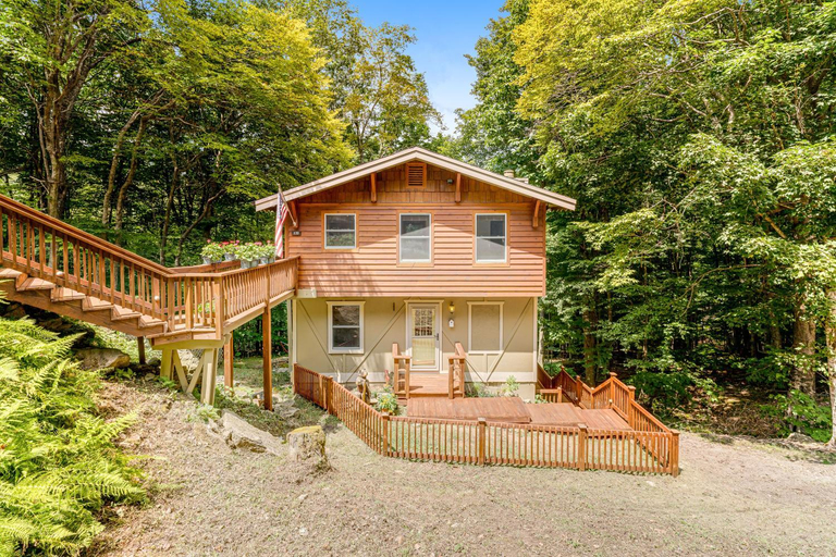 2, Bee & Bae Hideaway, Watauga