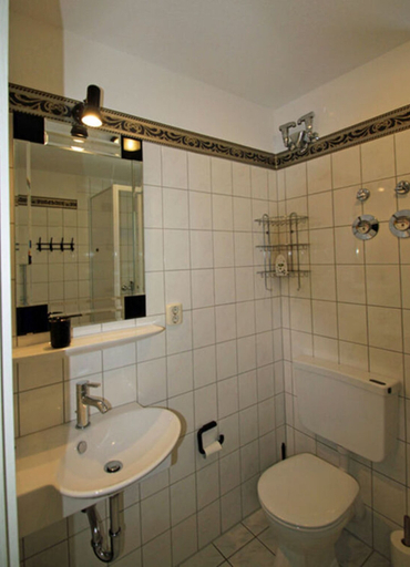 Bathroom 2, Lake View Modern Retreat, Nordwestmecklenburg