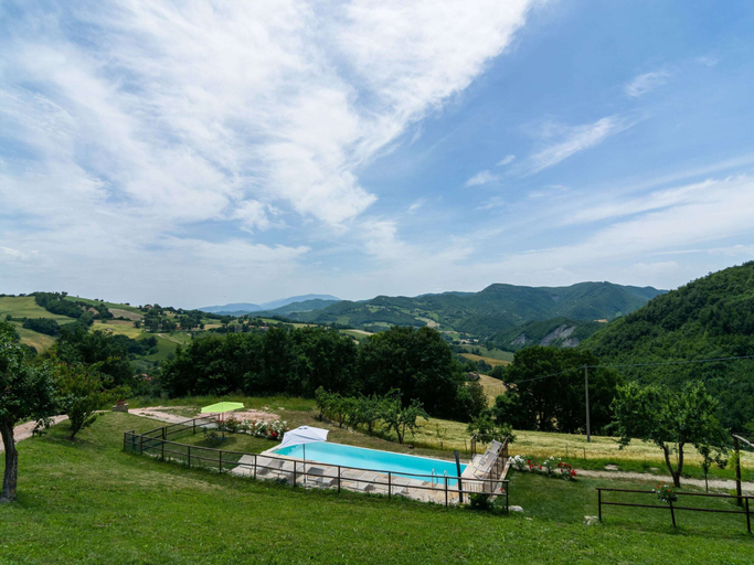 Others 2, Tranquil Farmhouse in Sestino, Arezzo