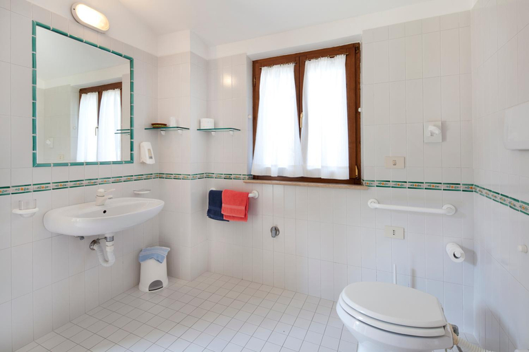 Bathroom 11