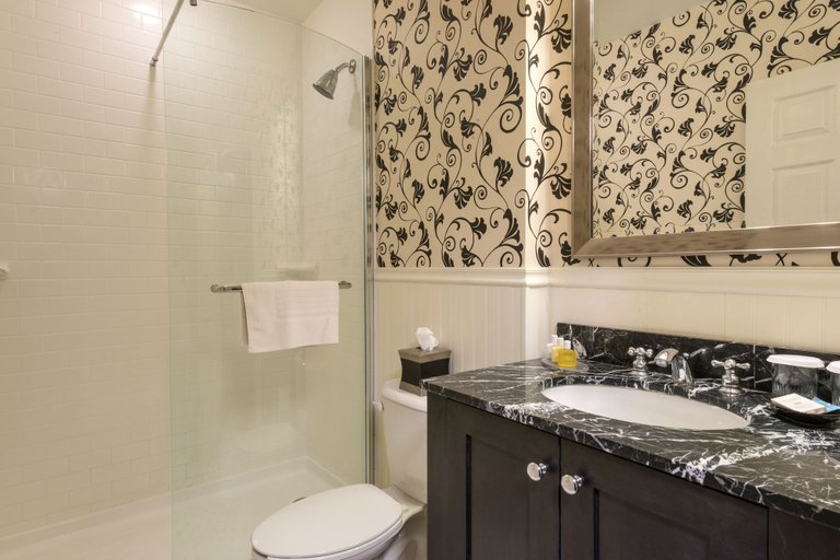 Bathroom 3, Fairfield Inn & Suites by Marriott Keene Downtown, Cheshire
