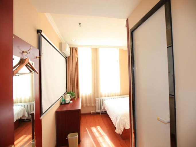 Bedroom 3, GreenTree Inn Liaoning Dalian Railway Station South Shengli Square Express Hotel, Dalian