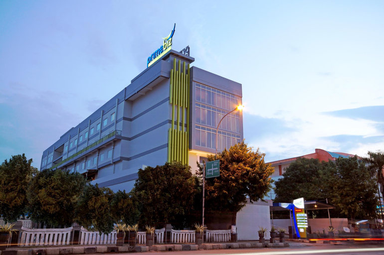 Exterior 1
