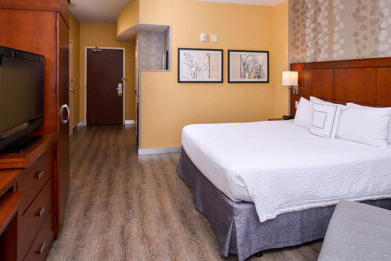 Bedroom 3, Courtyard Marriott Victorville, San Bernardino