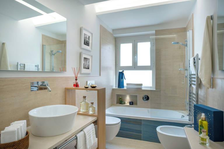 Bathroom 4, Butterfly Beachside Apartment, Lucca