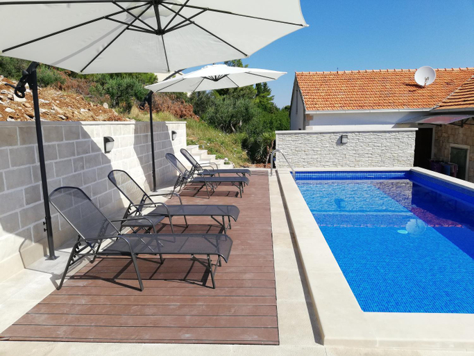 2, Apartments Ivana, Postira