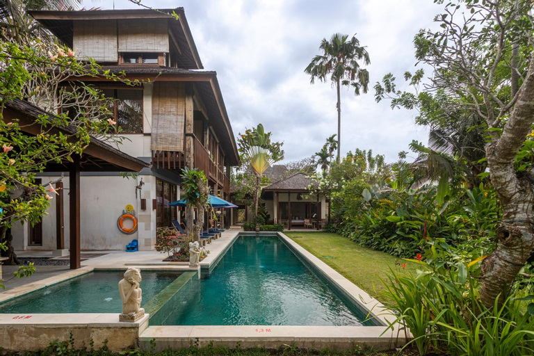 Swimming Pool 13
