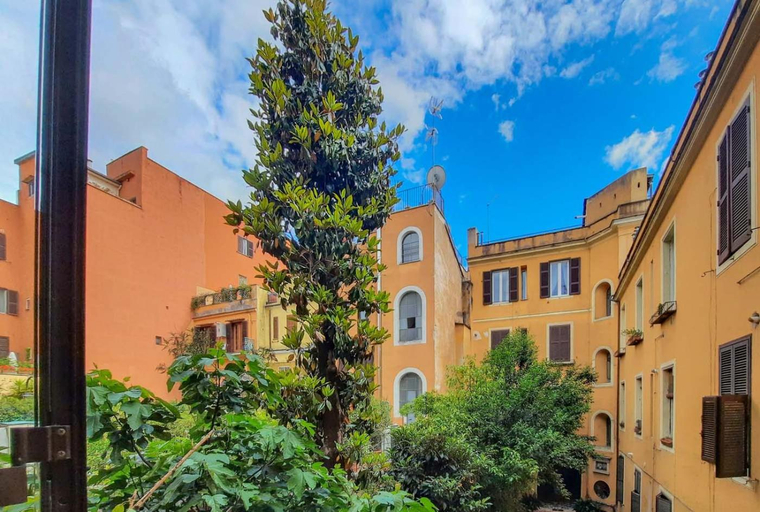 Others 2, Le suite di Borgo, Rome