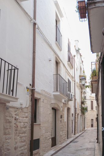 Others 3, N'incanto, Bari