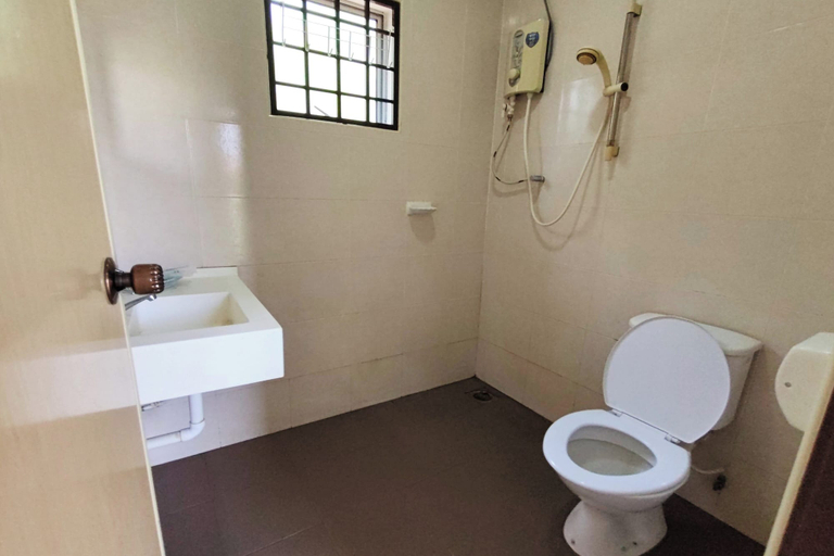 Bathroom 3, Ovilla Home B&B, Manjung