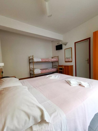 Bedroom 3, Hotel Exclusive, Rimini