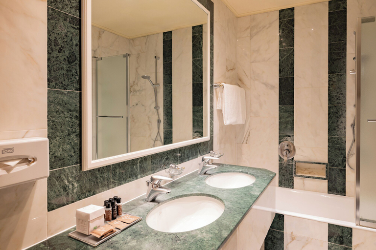 Bathroom 4, Hotel Internazionale, Bologna