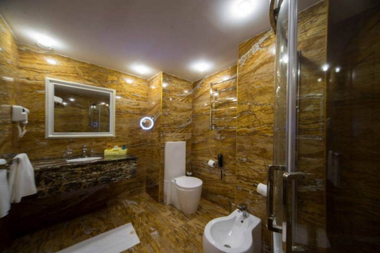 Bathroom 5, Hotel Le Beau Rivage Bleu, Ain Benian