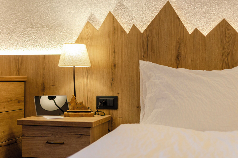 Bedroom 4, Kyrr Smart Mountain Retreat, Trento