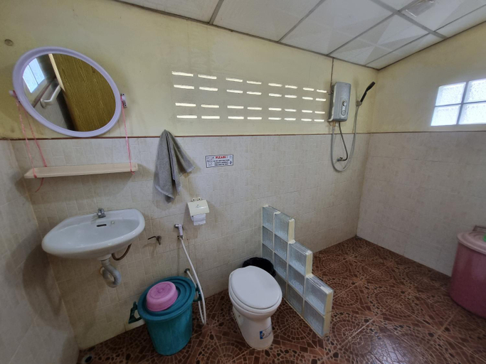 Bathroom 3, Day Night Bungalow & Bar, Koh Chang