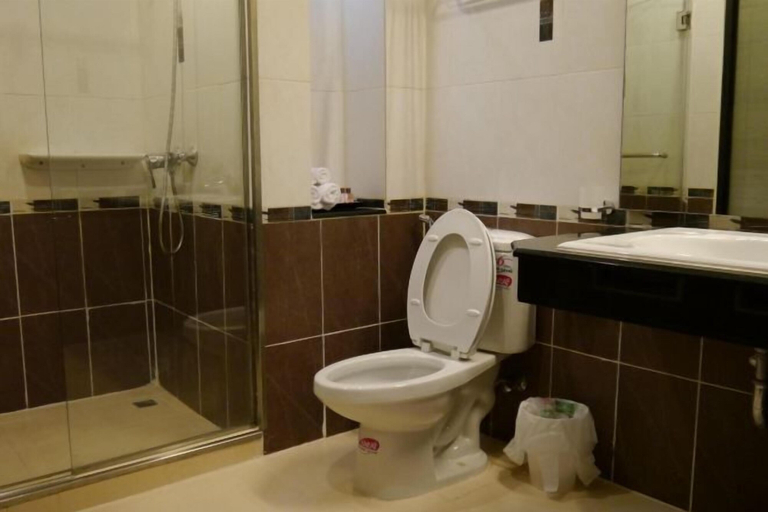 Bathroom 3, Lertnimit Hotel, Muang Chaiyaphum