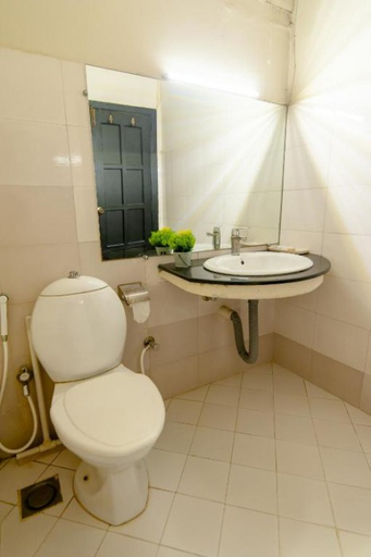 Bathroom 3, Shelton Guest House, Islamabad