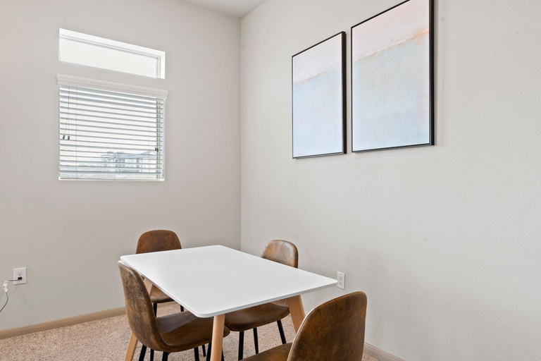 Others 4, Spacious 2BR King Bed Suites Close to Downtown and Airport, Travis