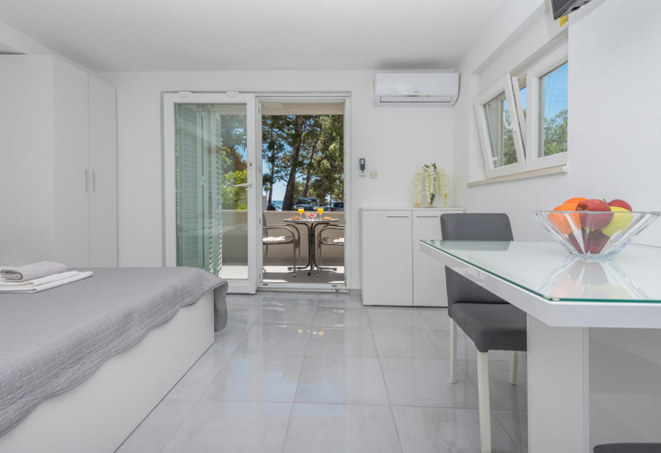 Others 5, Apartments M&A, Makarska